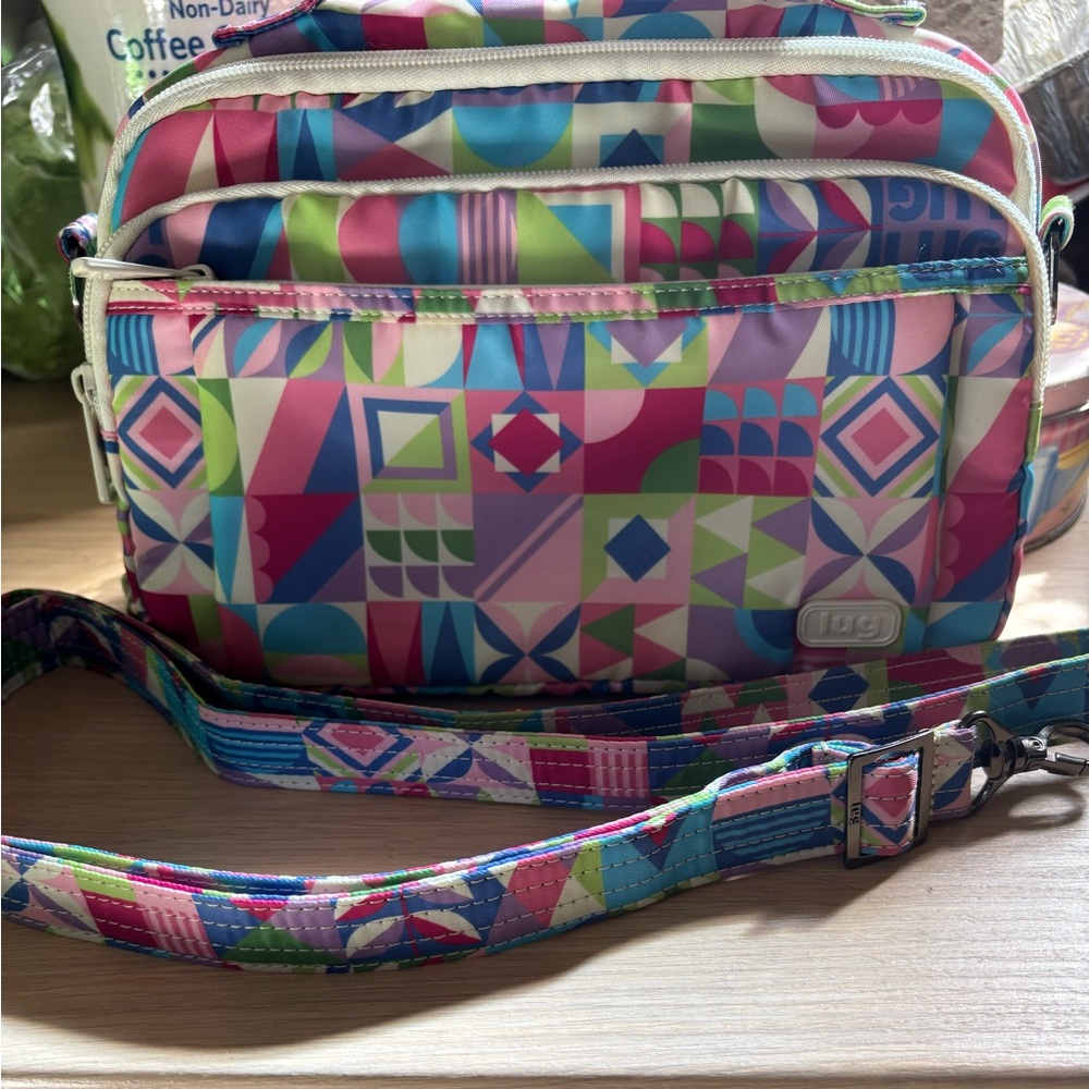 Lug Scoop Crossbody